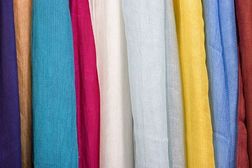 飛線針織 布面料的特性與應(yīng)用